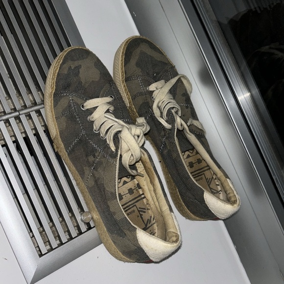 Dolce Vita Women's Tala Camouflage Print Espadrille Platform Sneakers - Picture 6 of 8